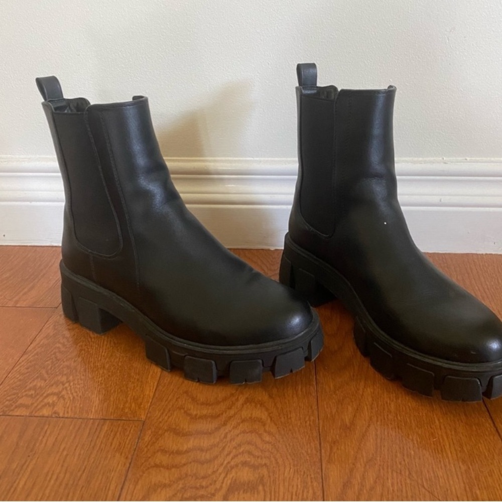 Steve Madden black boots